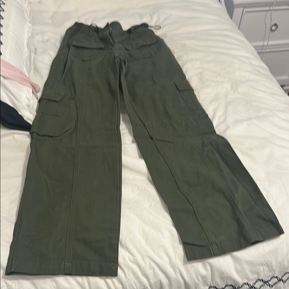 Brandy Melville Green Cargo Jeans Relaxed Fit
